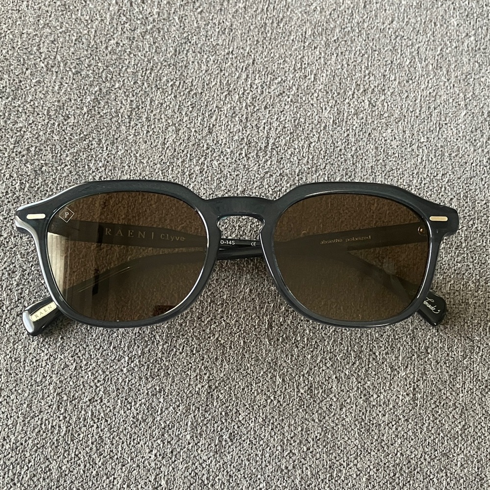 RAEN / CLYVE POLARIZED   
GRAY BLUE 
MINT condition!
Pet and smoke free house. - Picture 7 of 10